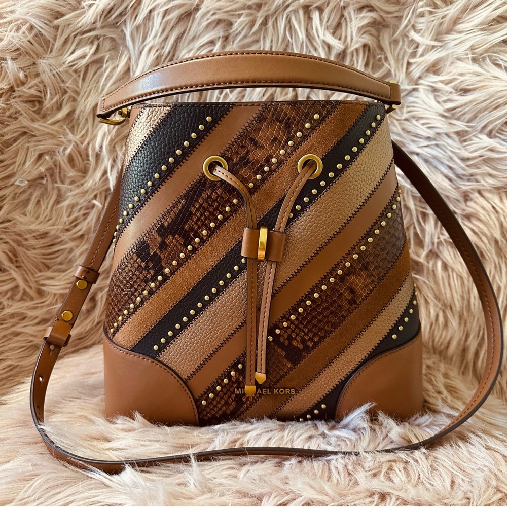 ❌SOLD❌Michael Kors Mercer Gallery Medium Bucket Bag